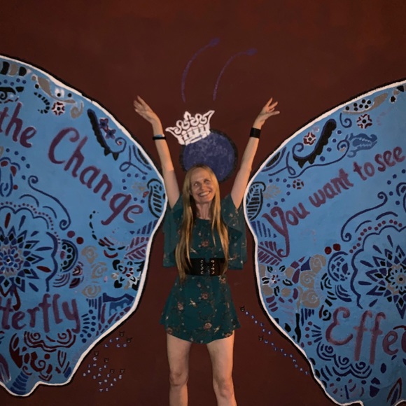 Meet your Posher, Erin - Picture 1 of 1